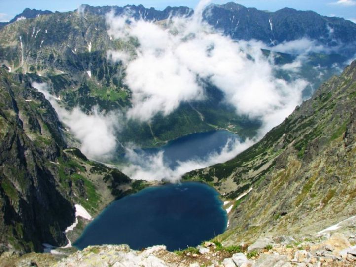 Juodasis (1624m) ir Morske Oko (1395m) ežerai stebint nuo viršukalnių